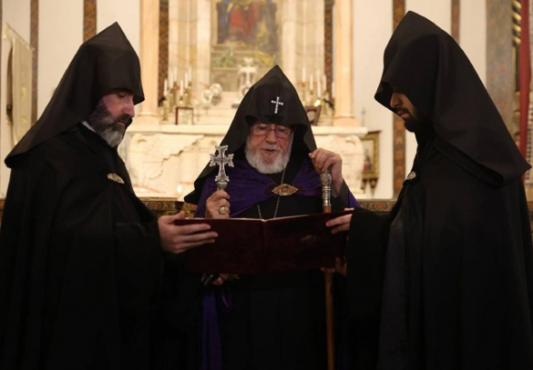 Հորդորում ենք խոտոր ընթացքի մեջ եղող մեր Սրբազան Հայրերին վերադառնալ կանոնական դաշտ․ Կաթողիկոս